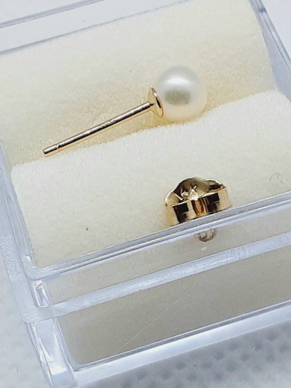 NEW minimalist 14kt yellow gold and pearl post earrings - Picture 3 of 4